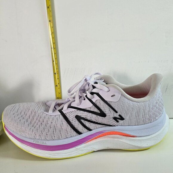 New Balance 8.5 Wide women's white walking or running shoe - Picture 1 of 7